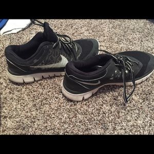 Tennis shoes